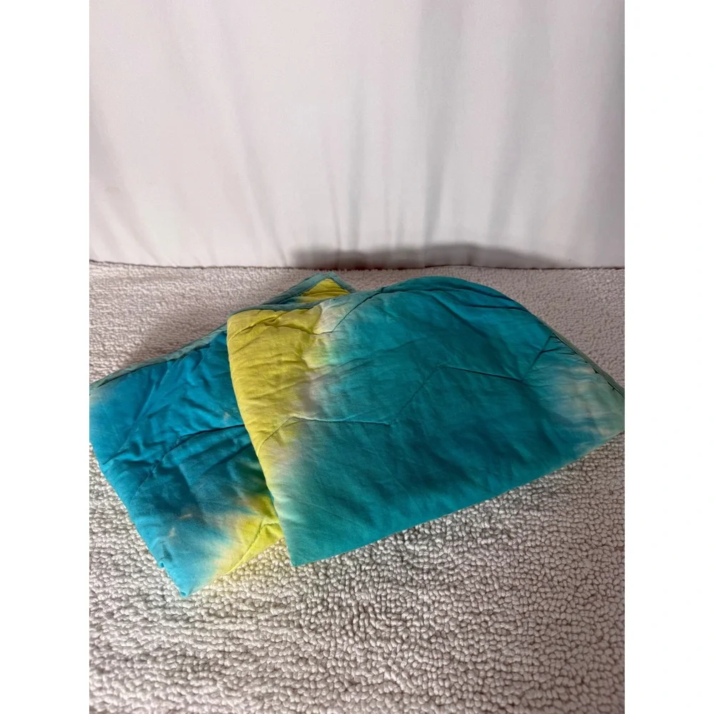 Xhilaration‎ Tie Dye Quilted Pillow Sham Standard Blue Yellow Euro